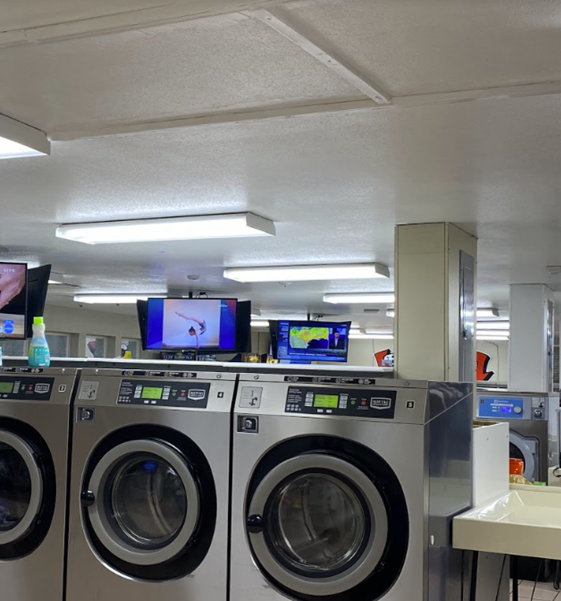 Laundromat Near 65672
